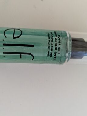 e.l.f. Power Grip Dewy Setting Spray - Mint Green